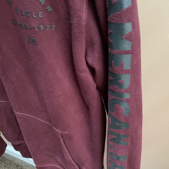 🦅American Eagle Size S🦅
Burgundy/Maroon Hoodie - Picture 4 of 11